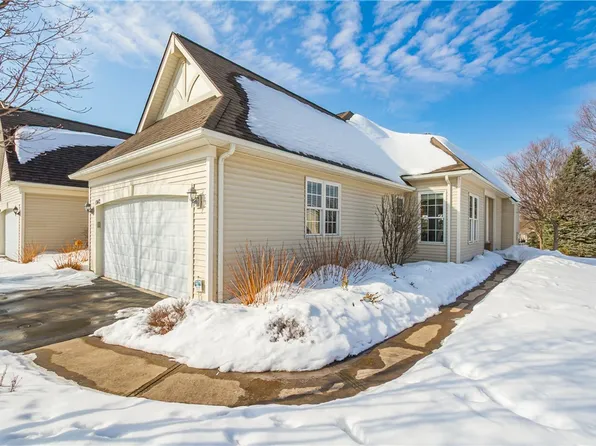 1042 Chapelhill Dr, Victor, NY 14564