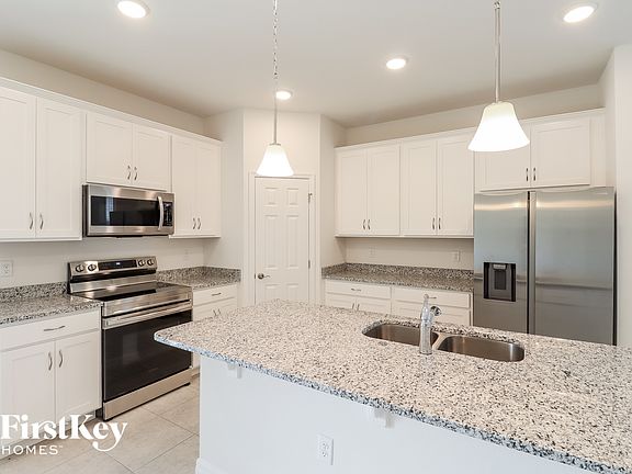 5th image of 332 Corbel Ln