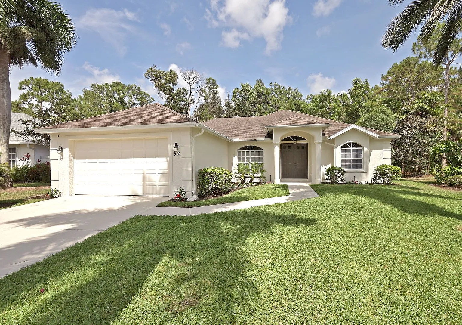 Pool Home North Naples Falcons Ridge Sf Home 4 Beds/2 Baths — Photo 1