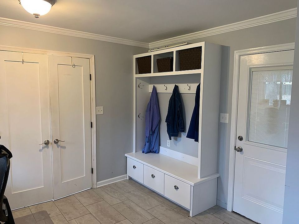 Mud/Laundry room