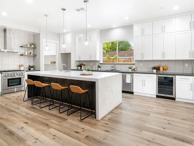 1130 Jonas Ave — Photo 3