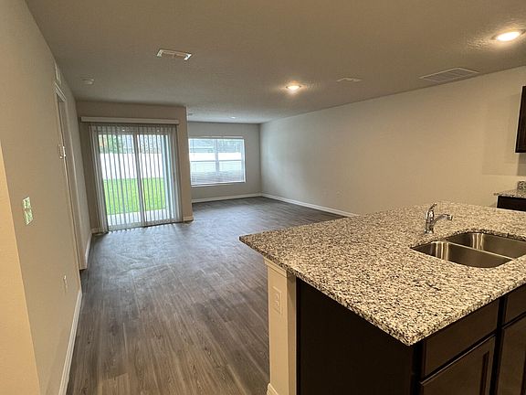 3rd image of 2 UNIONDALE Place