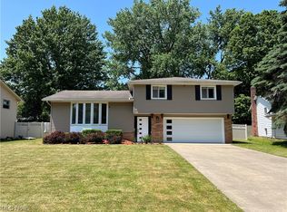 21014 Mastick Rd, Fairview Park, OH 44126