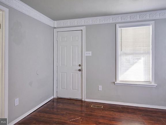 5th image of 225 Morgan Ave