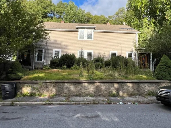 57 S Larchmont St, North Providence, RI 02911