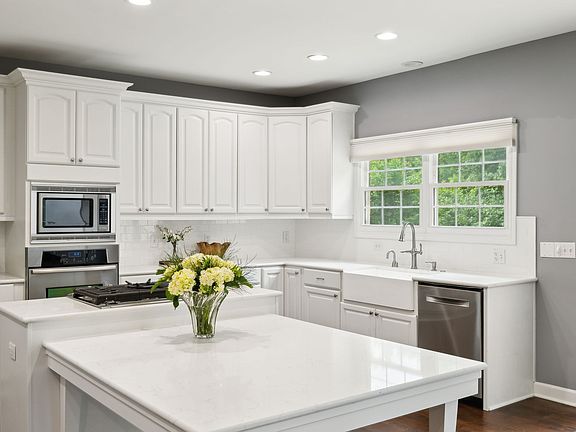 5th image of 625 Ploughmans Bend Dr