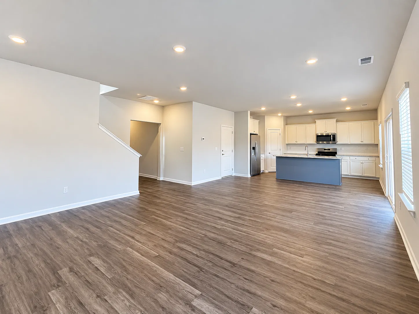 4 bed, 2450 sqft, $2,200 — Photo 4