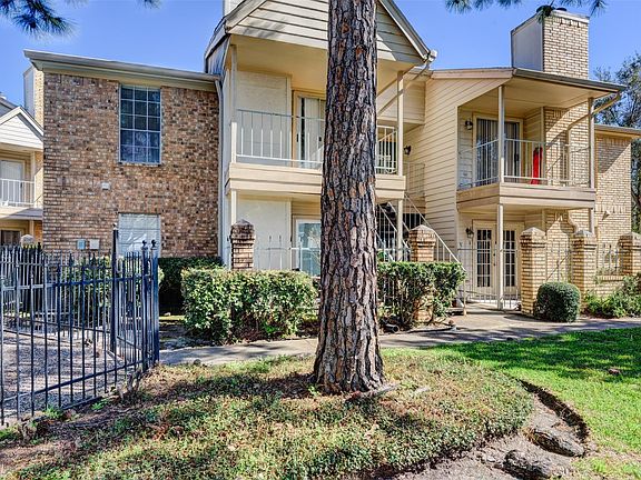5th image of 12550 Whittington Dr APT 203