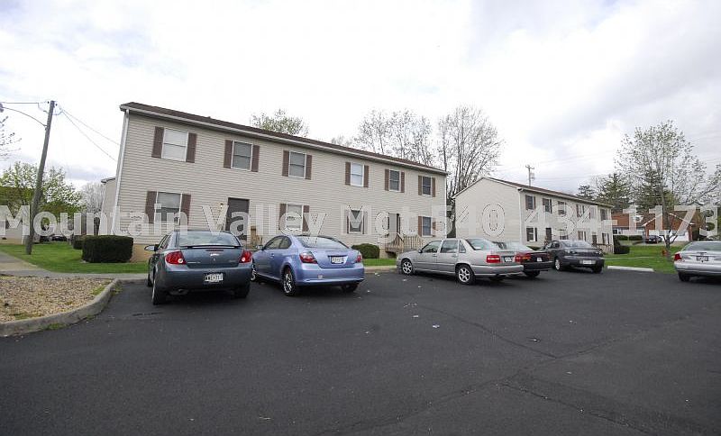 1st image of 541 Roosevelt St