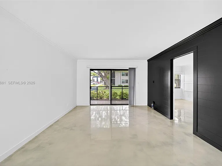 265 SE 10th St #1C — Photo 10
