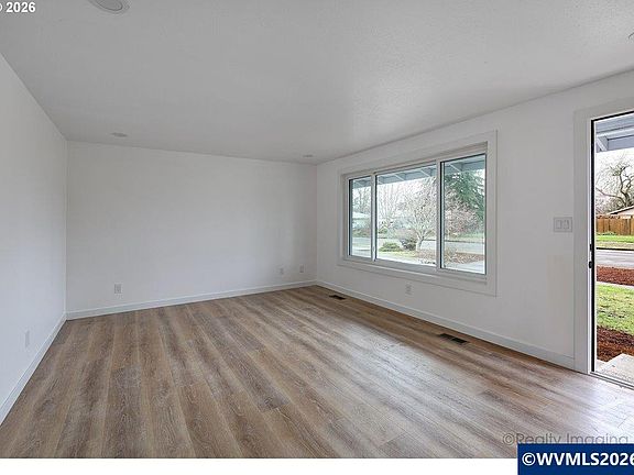 3rd image of 3075 NE Lancaster St