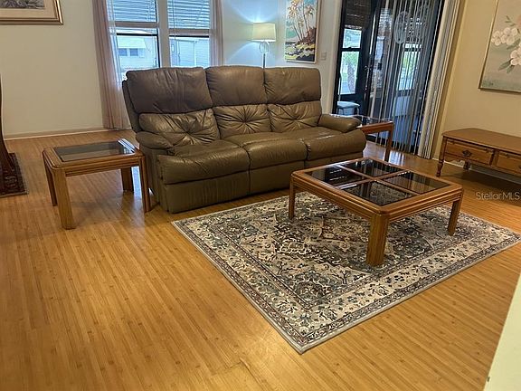 3rd image of 1550 Hillcrest Dr