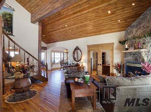 2nd image of 335 Blue Sage Cir