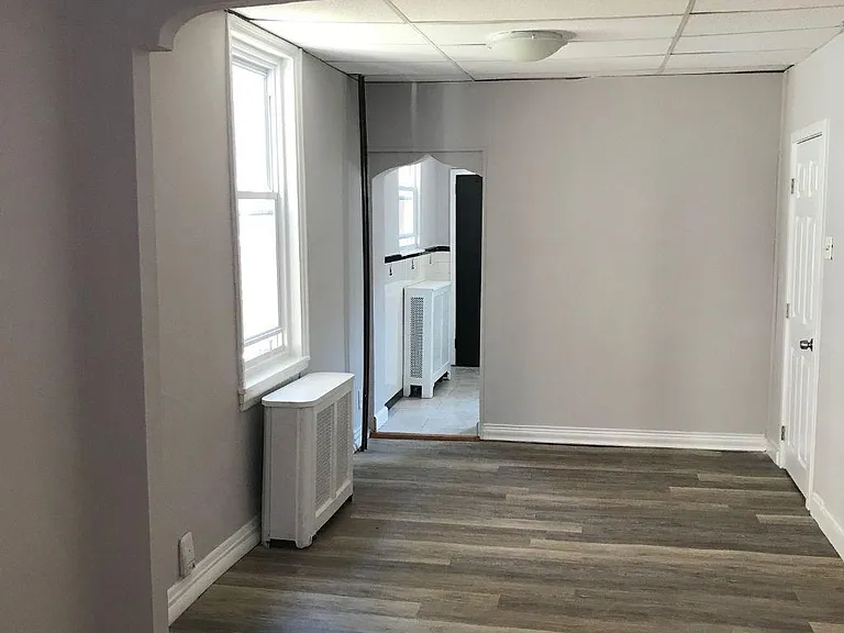 2430 E Dauphin St — Photo 3