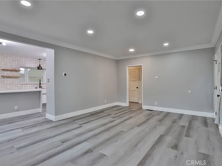 3031 Chestnut St — Photo 6