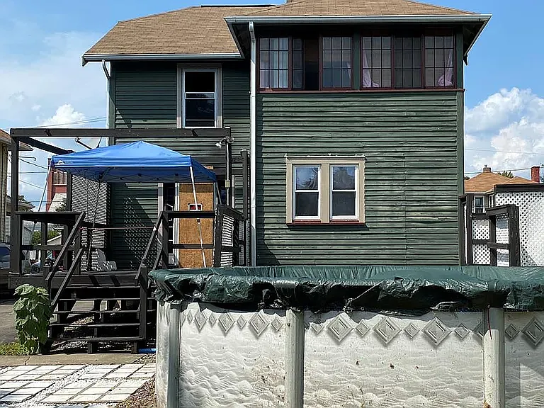 3 bed, 1880 sqft, $1,000 — Photo 2