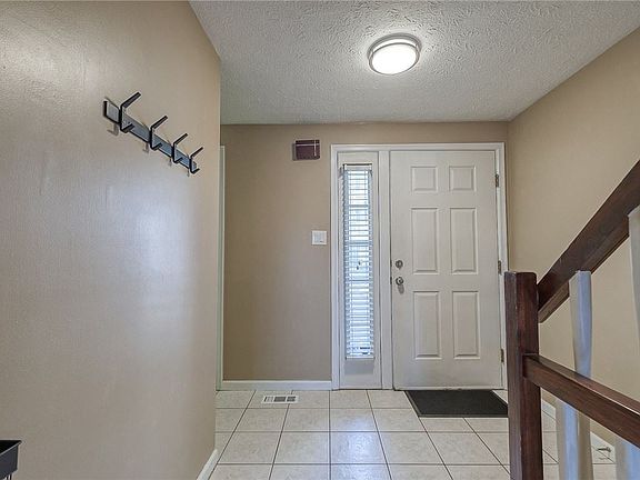 2nd image of 231 Clearbrook Ct