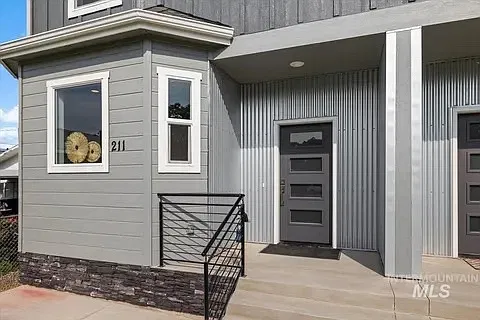 3 bed, 1433 sqft, $1,800 — Photo 2