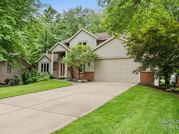 3rd image of 7499 Woodcliff Dr