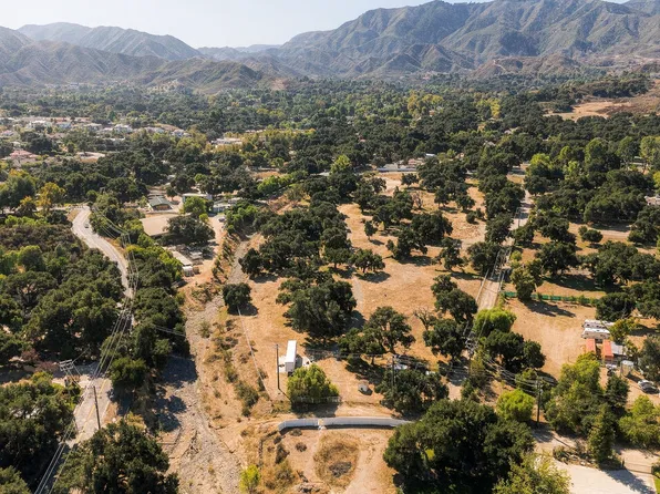 27000 Tannahill Ave, Canyon Country, CA 91387