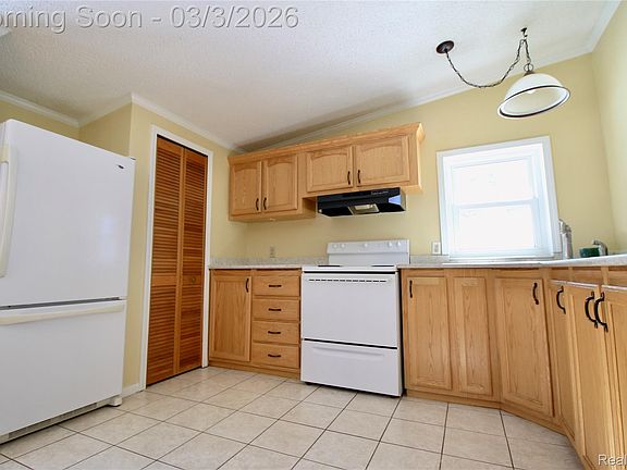 5th image of 11250 S New Lothrop Rd