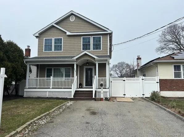 313 Lexington Avenue, West Babylon, NY 11704