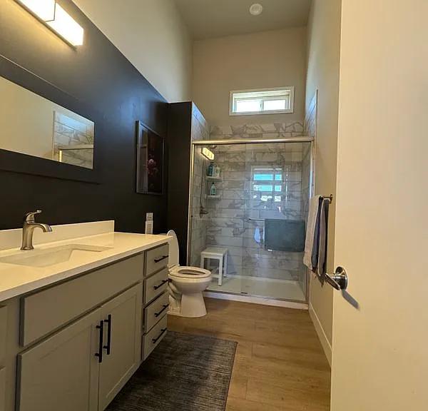 1010 E 75th Pl #B — Photo 11