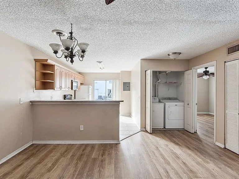 3651 N Goldenrod Rd #110 — Photo 8