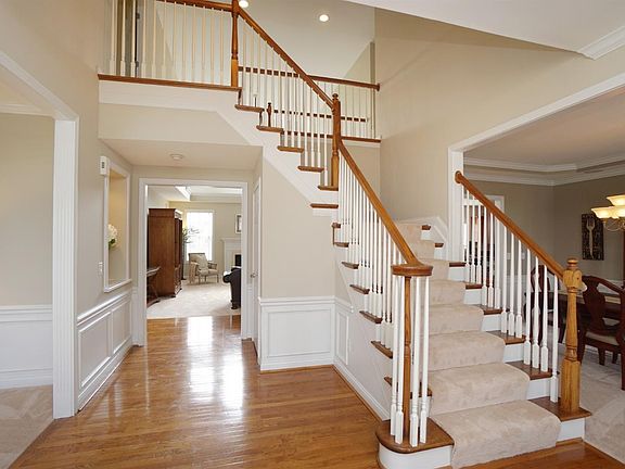 3rd image of 7705 Foxchase Dr