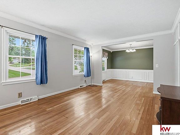 4th image of 618 S 126th St