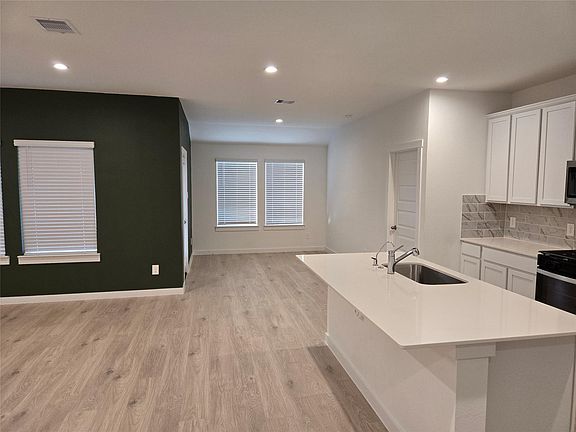 5th image of 31710 Carlisle Cove Ct