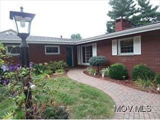 4th image of 11 Greenview Dr