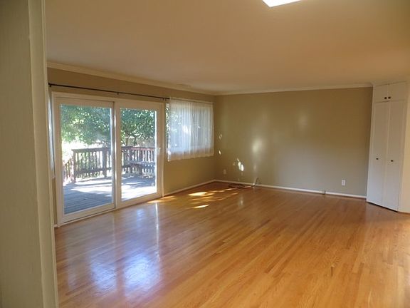 4th image of 1648 Eaton Ave