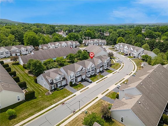 3rd image of 517 Harvest Dr
