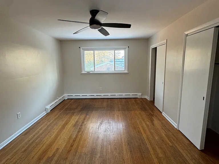 449 Hackett Blvd — Photo 12