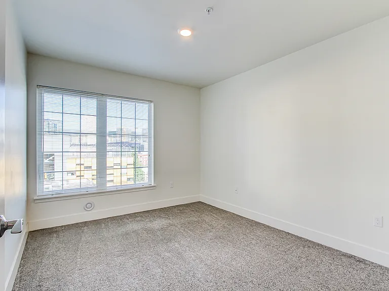 Dunn Motors Apartments — Photo 93