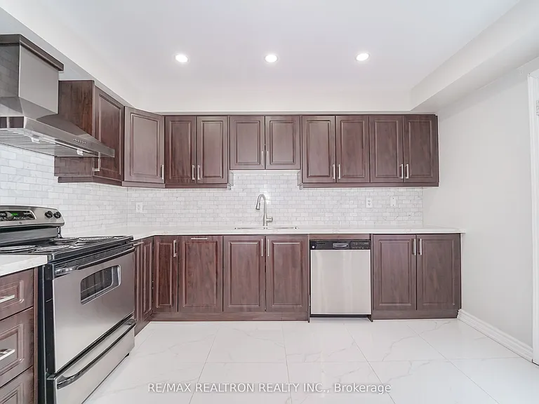 22 Webbford St — Photo 9