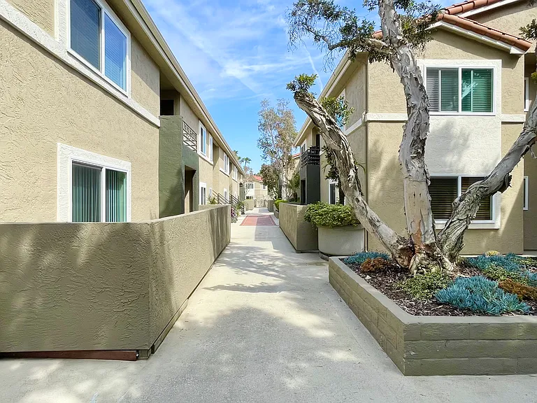 7565 Charmant Dr #405 — Photo 26