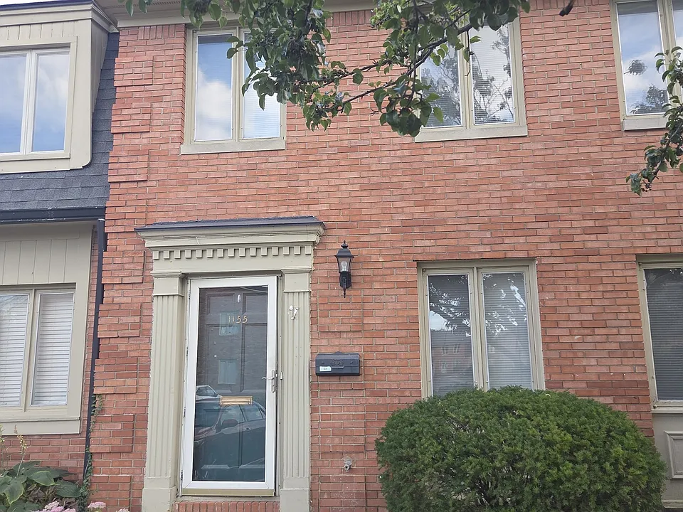 1155 Canterbury Sq S