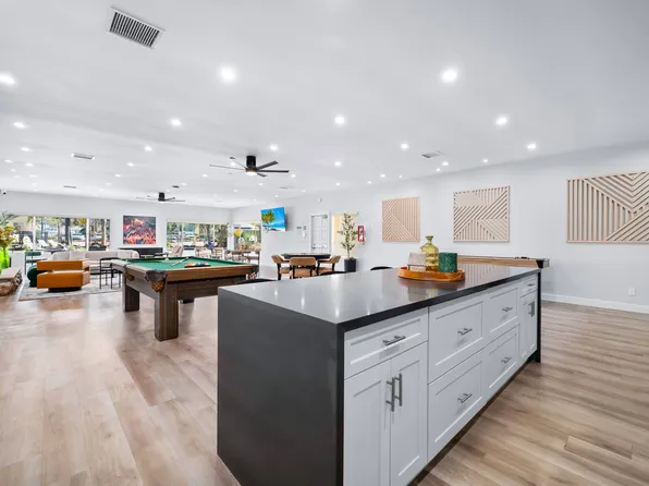 1575 Oak Apartment Homes