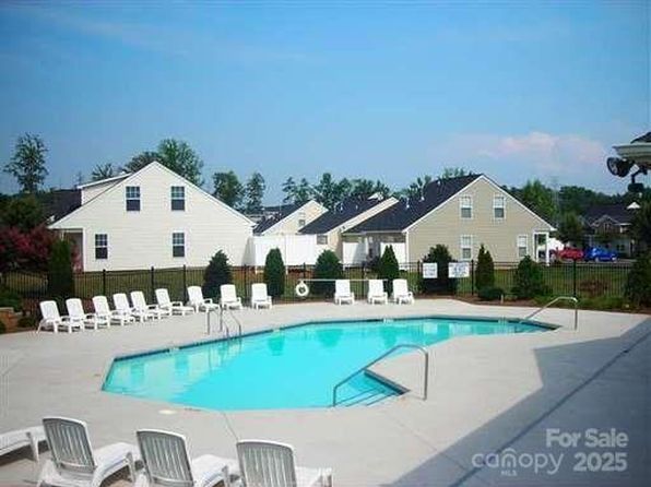 1491 Harpers Inlet Dr, Clover, SC 29710