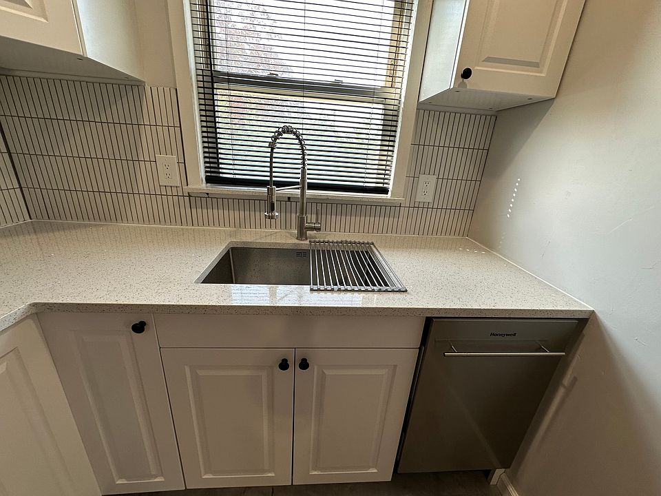 1st image of 2570 Davenport Pl #2