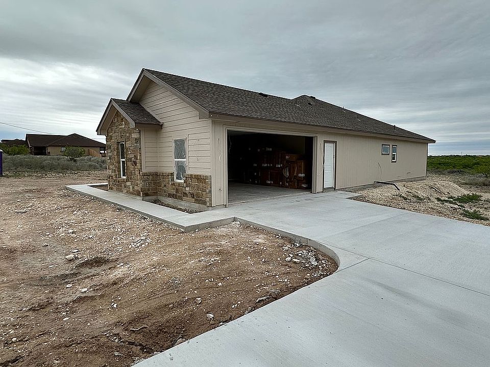 2nd image of 606 La Paz Loop