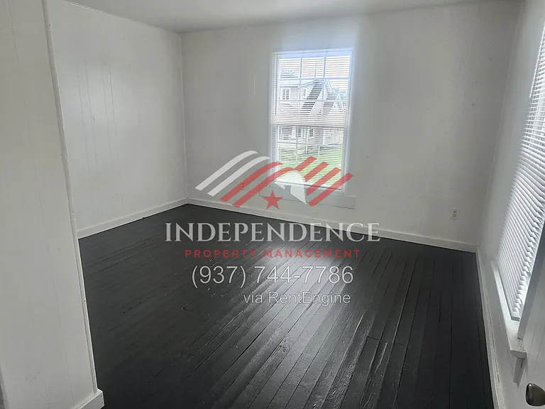 721 E Pearl St — Photo 9