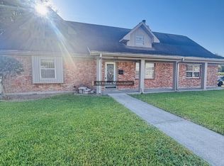 3175 Sandalwood Dr, Port Neches, TX 77651