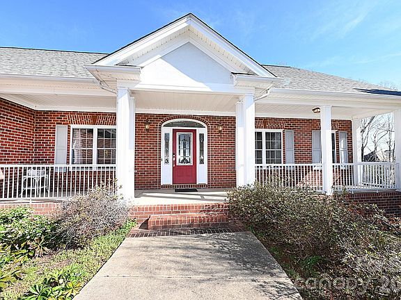3rd image of 640 40th Avenue Ln NW