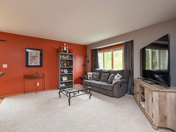 4th image of 202 Sieben Crest Ln