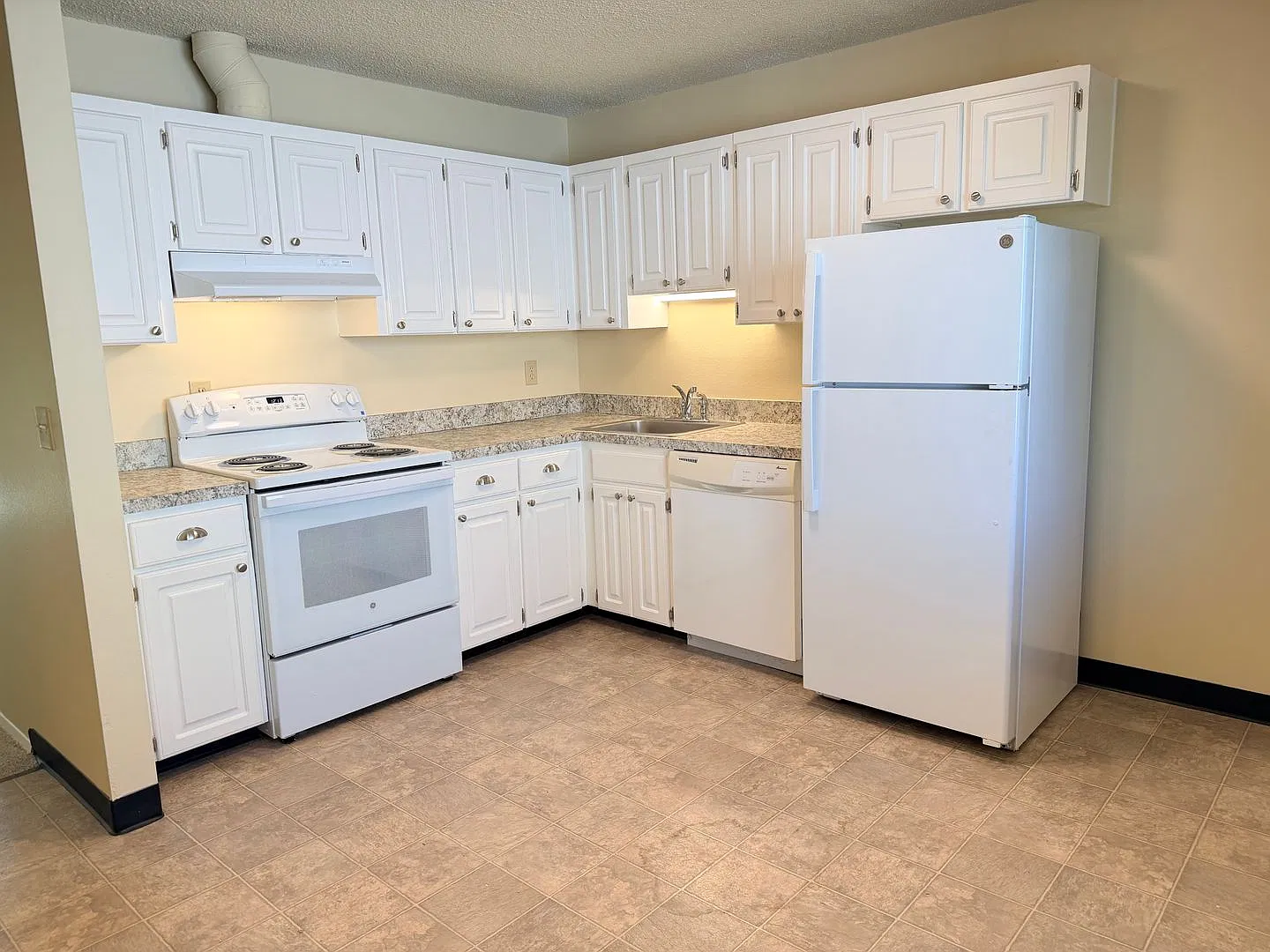 Meldrum Place Apartments — Photo 4