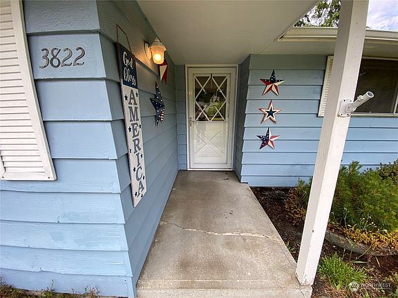3rd image of 3822 15th Court NE