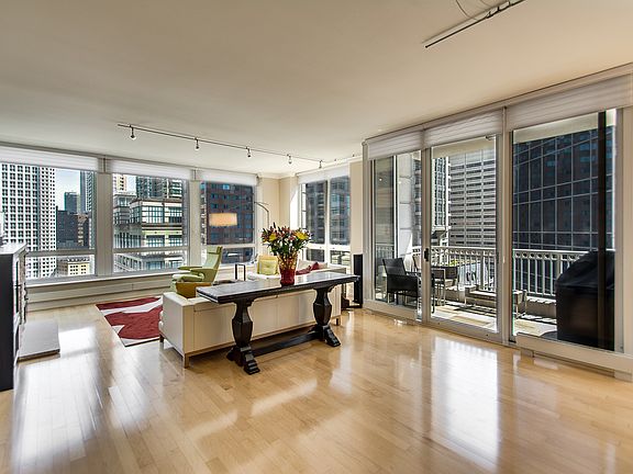 3rd image of 55 E Erie St APT 1603